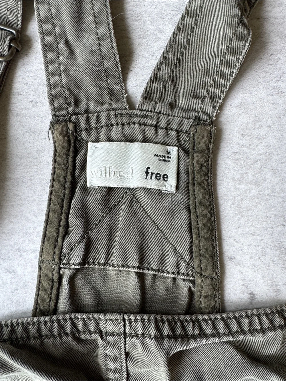 Wilfred Free Aritzia Olive Utility Shortalls Romper Size M - Picture 2 of 8